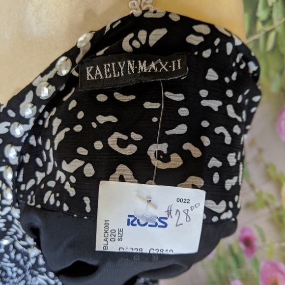 Embellished Tunic Top 2X - Picture 3 of 10